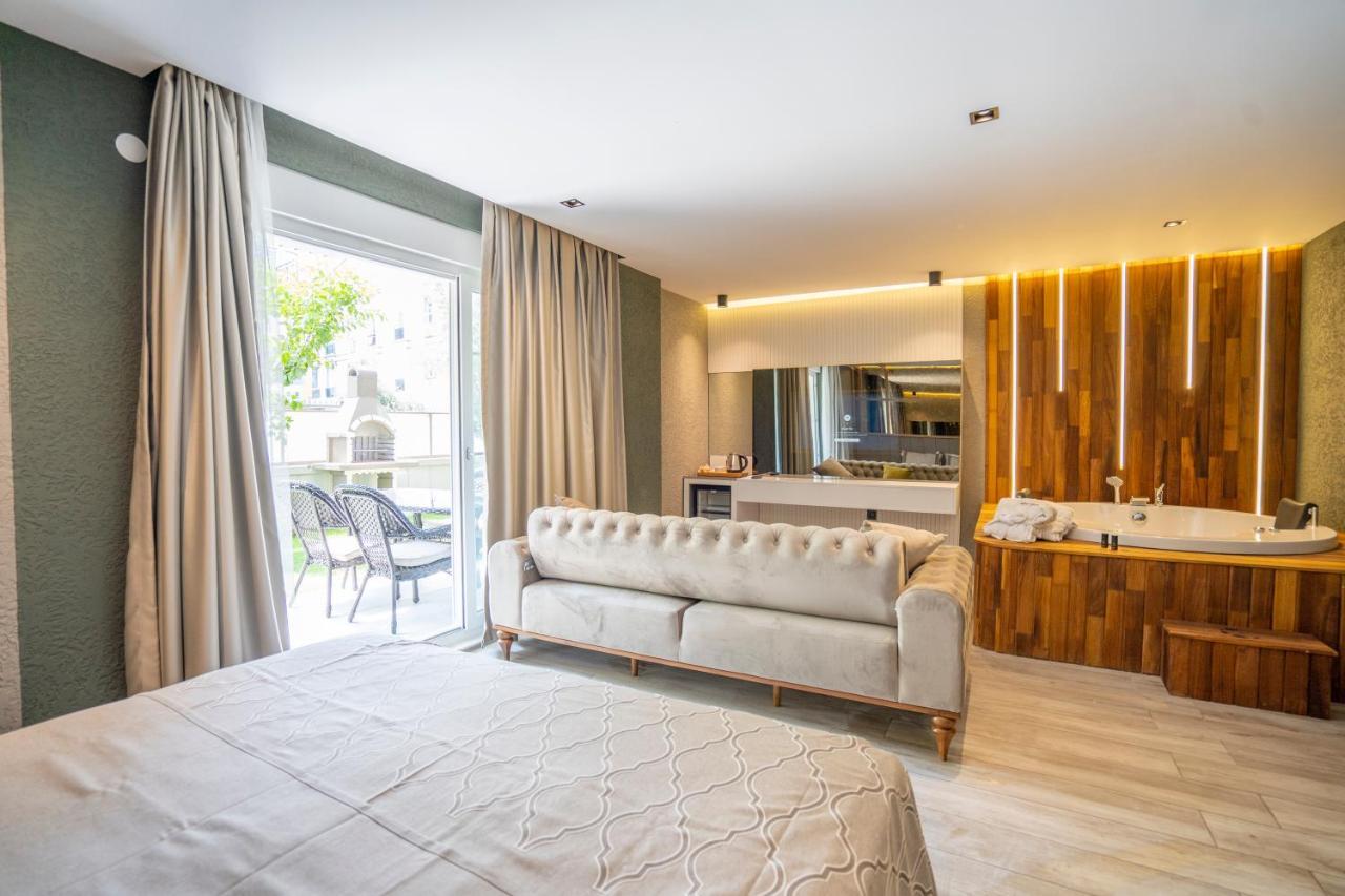 Deluxe Room Jacuzzi Garden View,1299229561:JPEG
