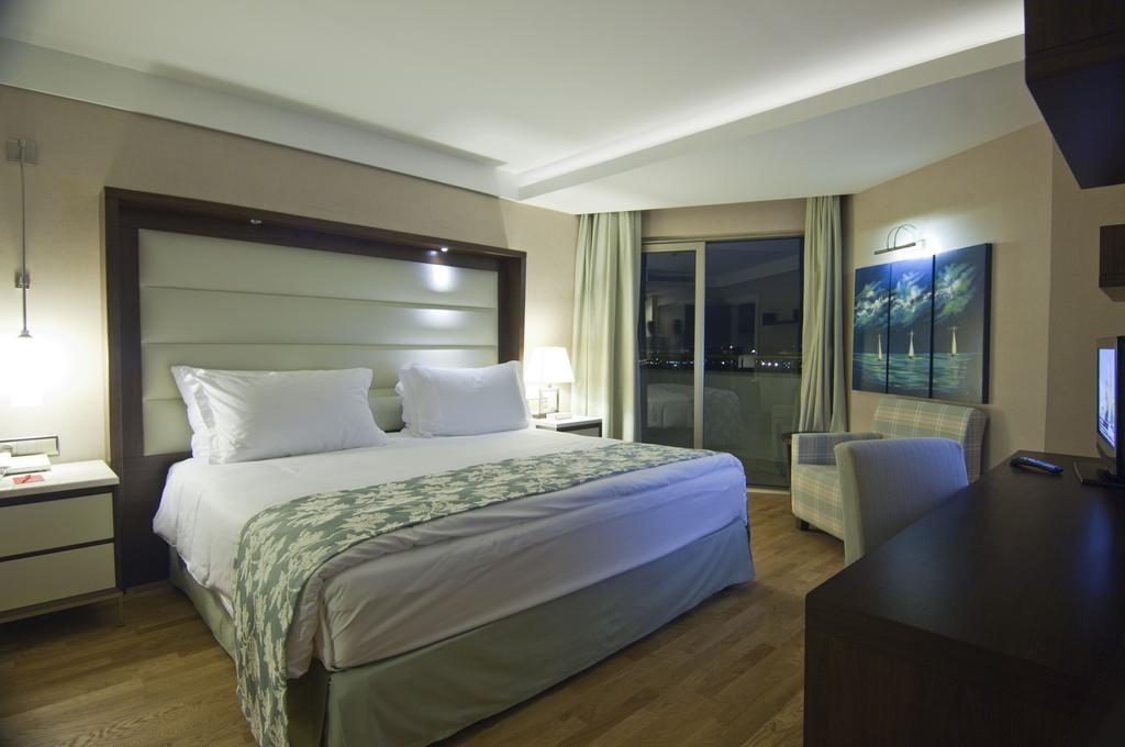 Habitación Deluxe con vistas laterales al mar
